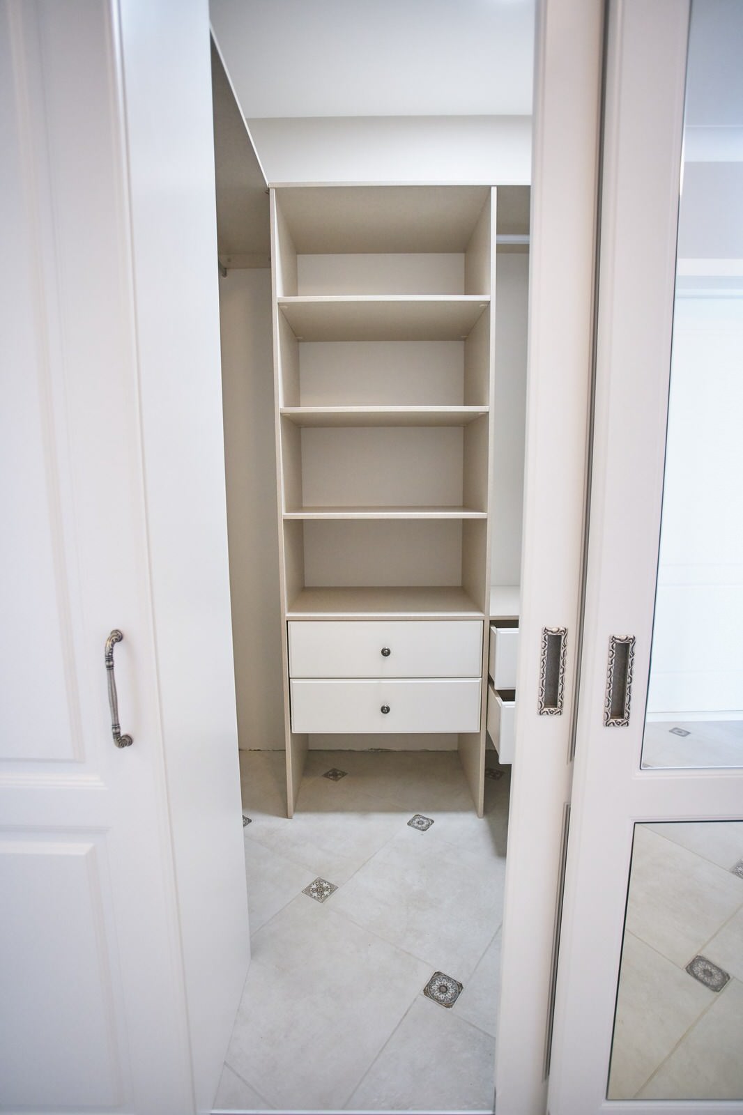 Раздвижные двери-купе raumplus для гардеробной