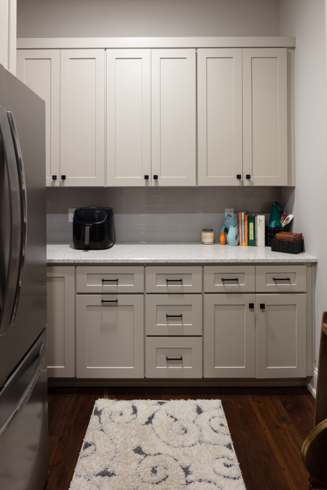 Transitional kitchen photo in Cincinnati