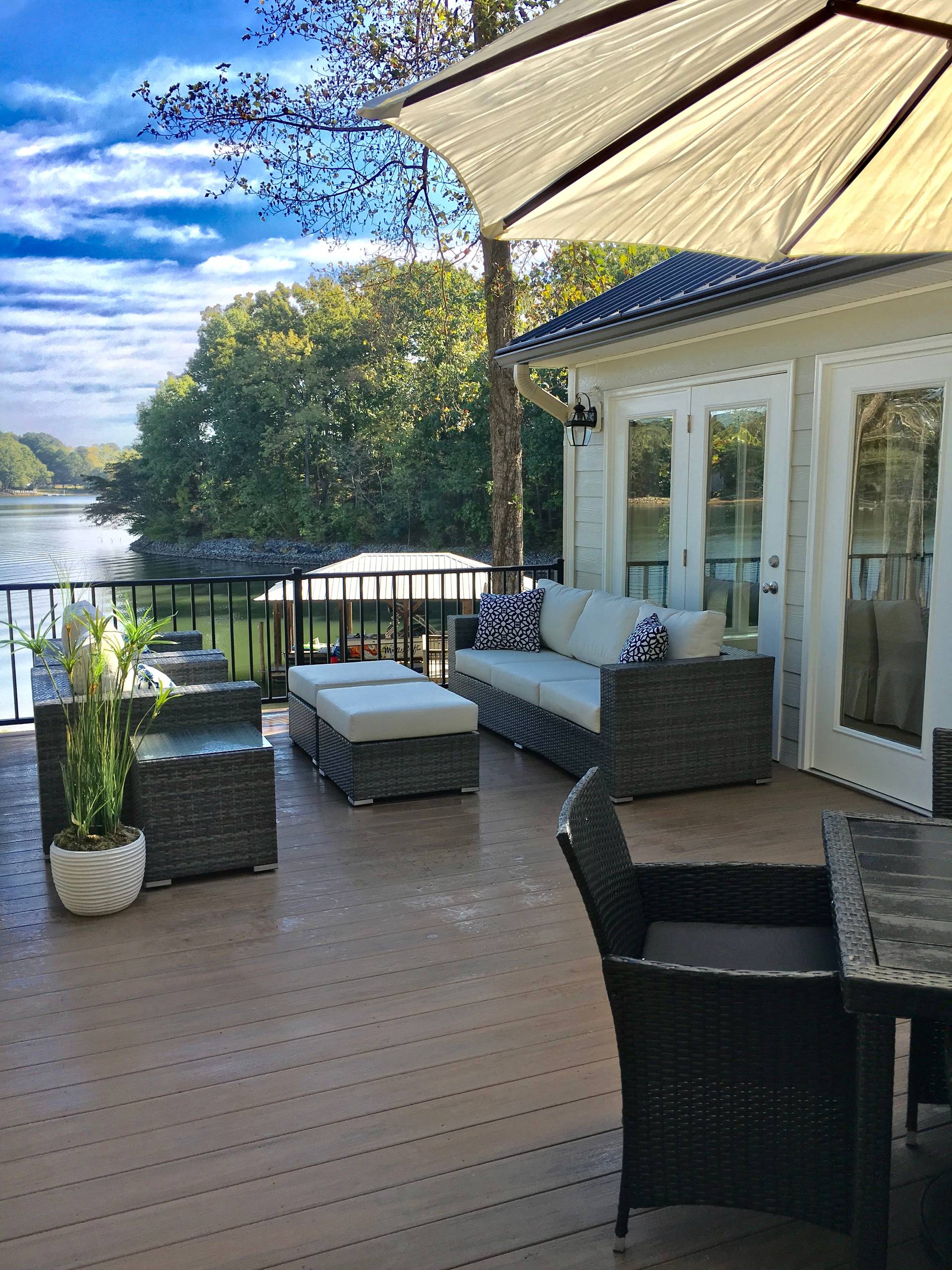 Lake front cotttage - bringing the outdoors in on Lake Norman