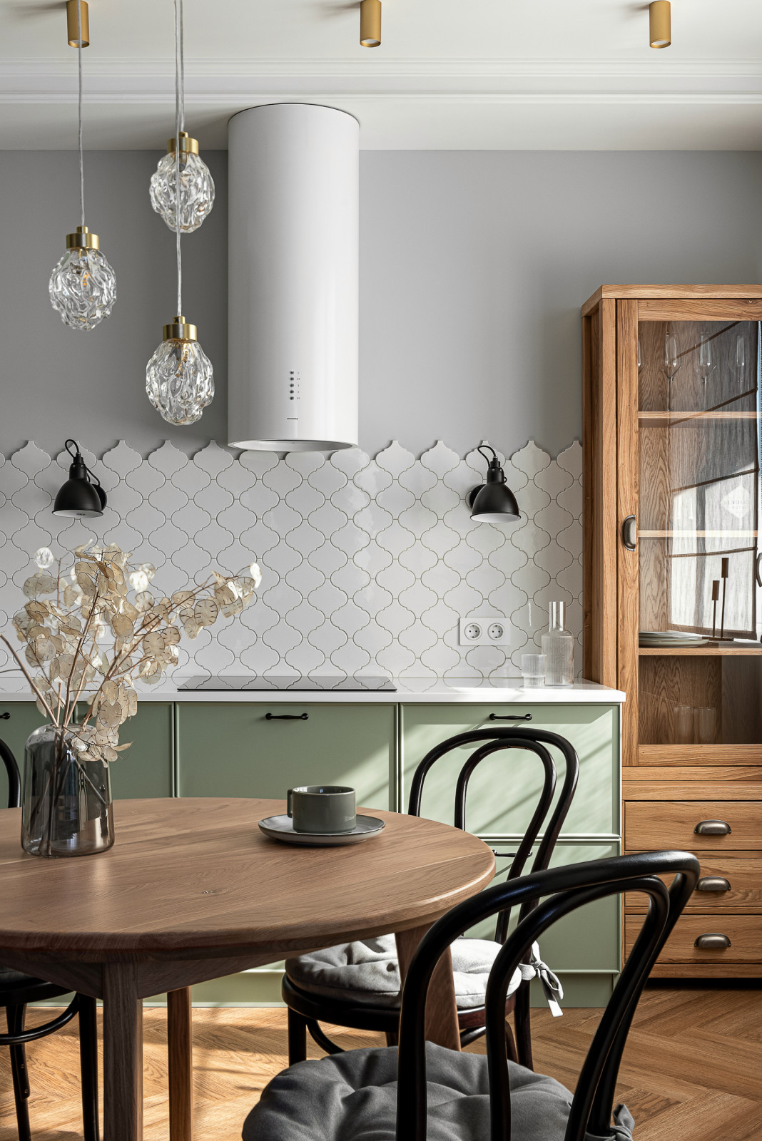 Квартира-студия для творческой девушки (47 кв. м.)