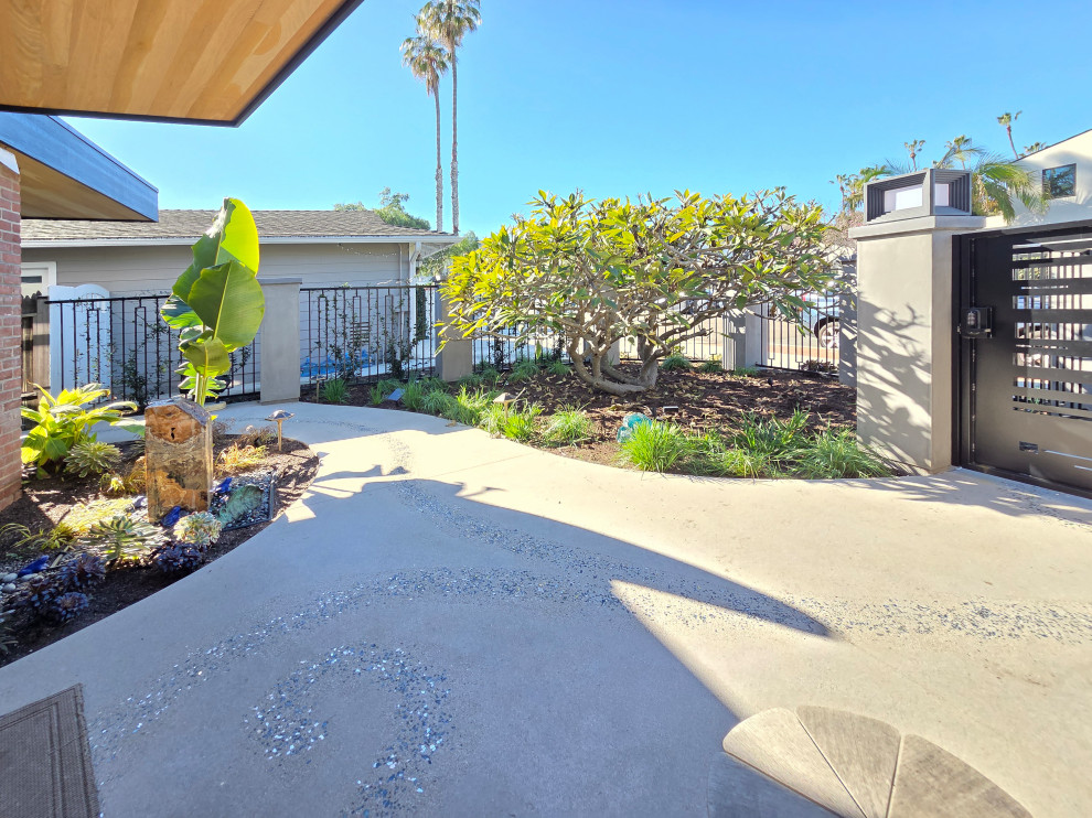 Mid-Century Modern House with Contemporary Art Collection