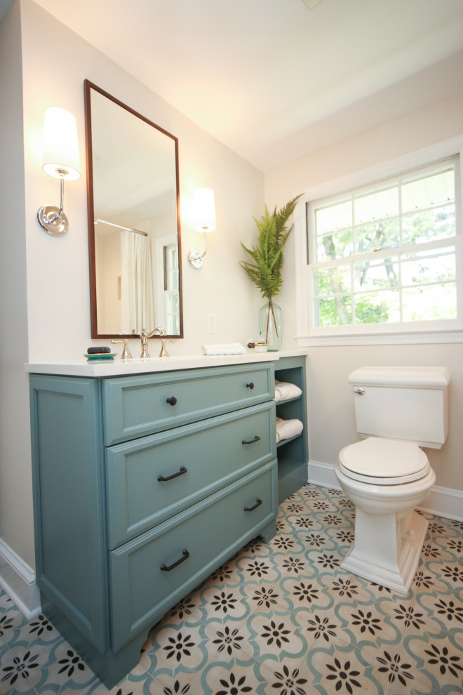 Example of a transitional home design design in Baltimore