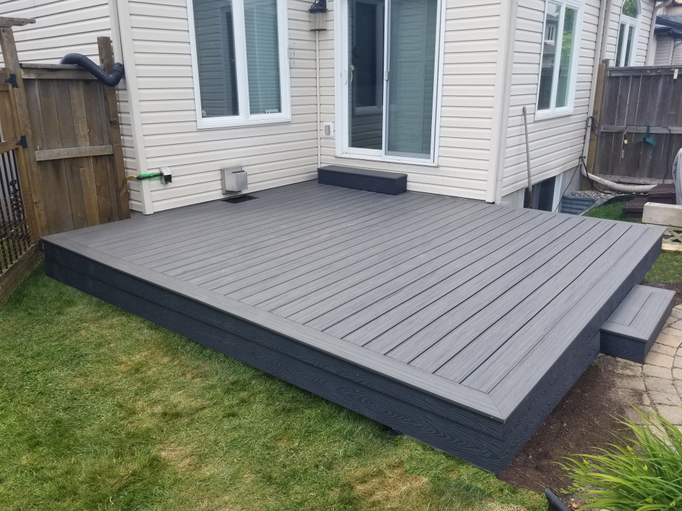 Design ideas for a mid-sized modern backyard deck in Ottawa with with skirting and no cover.