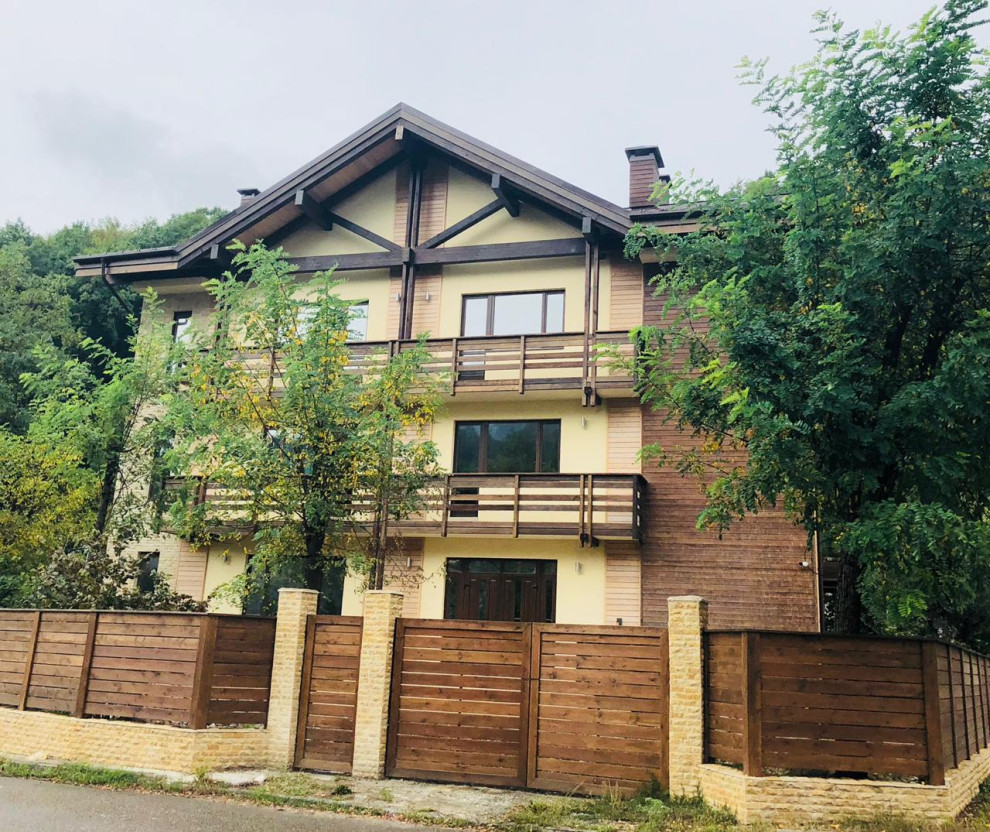 "Эсто-Садок"