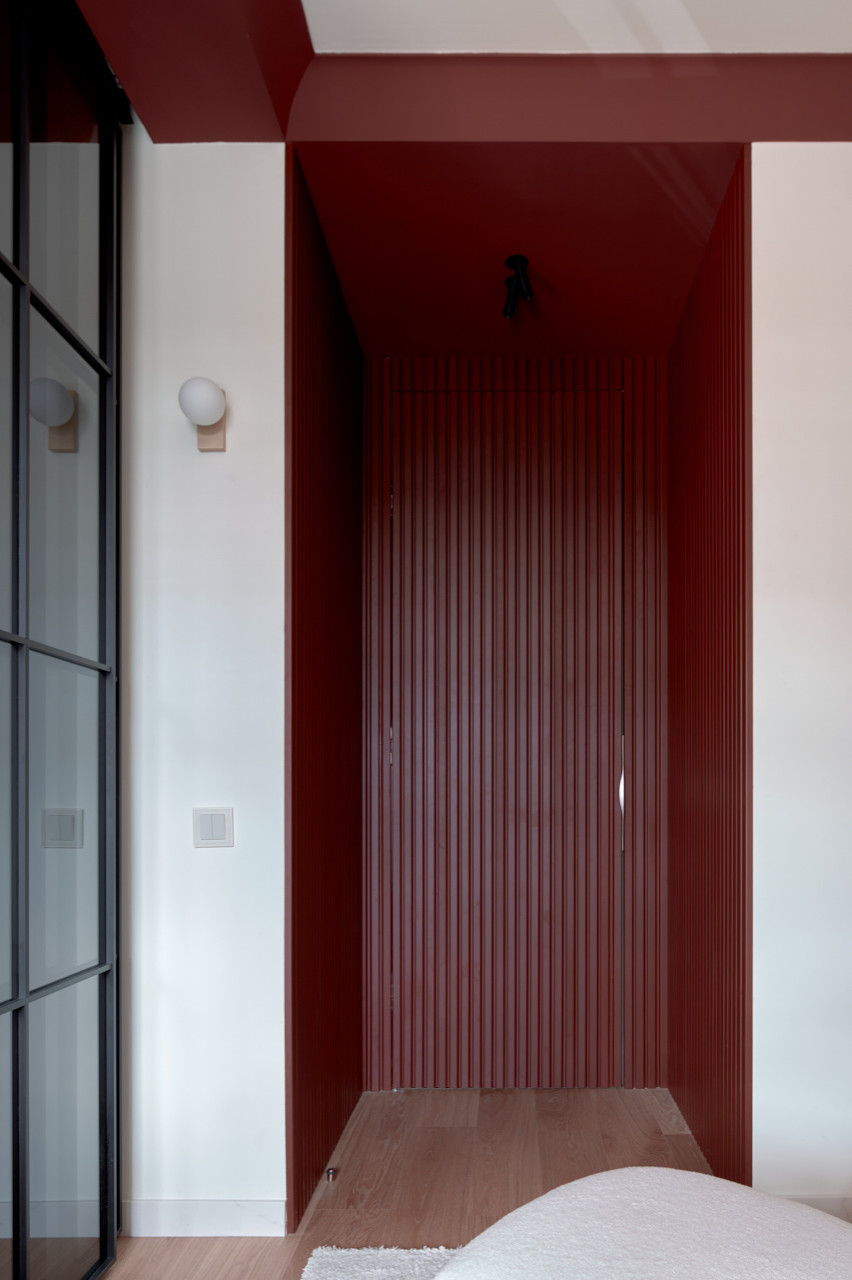 Спальня с багровым порталом