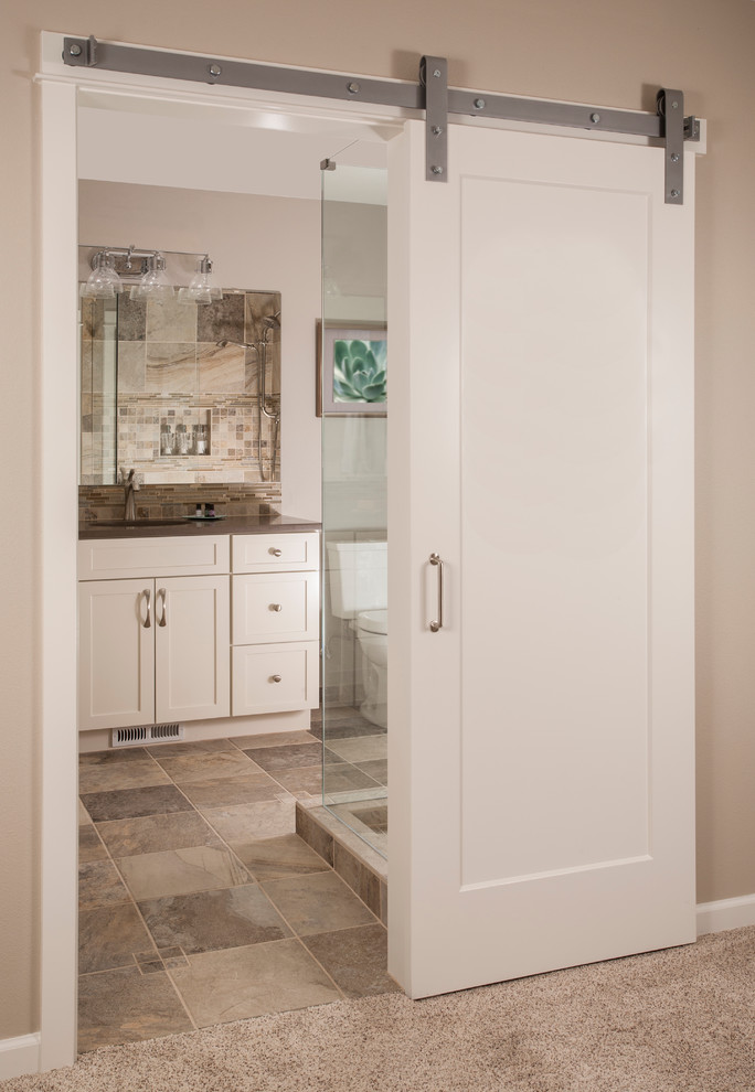 Photo of a mid-sized traditional master bathroom in Seattle with shaker cabinets, white cabinets, a corner shower, a two-piece toilet, beige tile, porcelain tile, grey walls, porcelain floors, an undermount sink and engineered quartz benchtops.