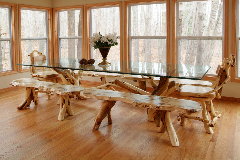 Dining room - rustic dining room idea