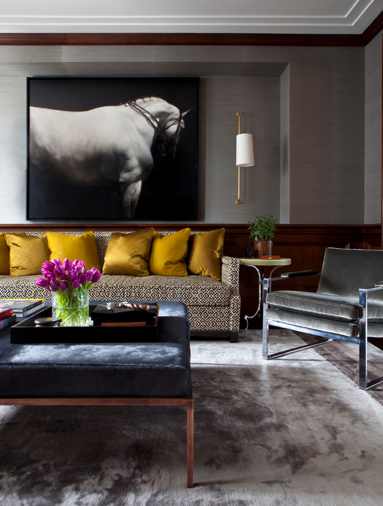 Photo of a transitional living room in Chicago with grey walls.