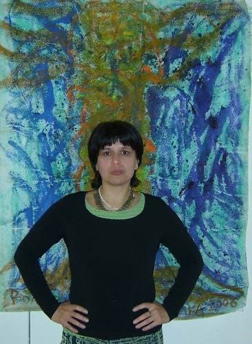 На фоне картин Лики Волчек
