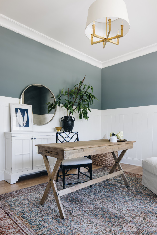 Example of a transitional home design design in Chicago