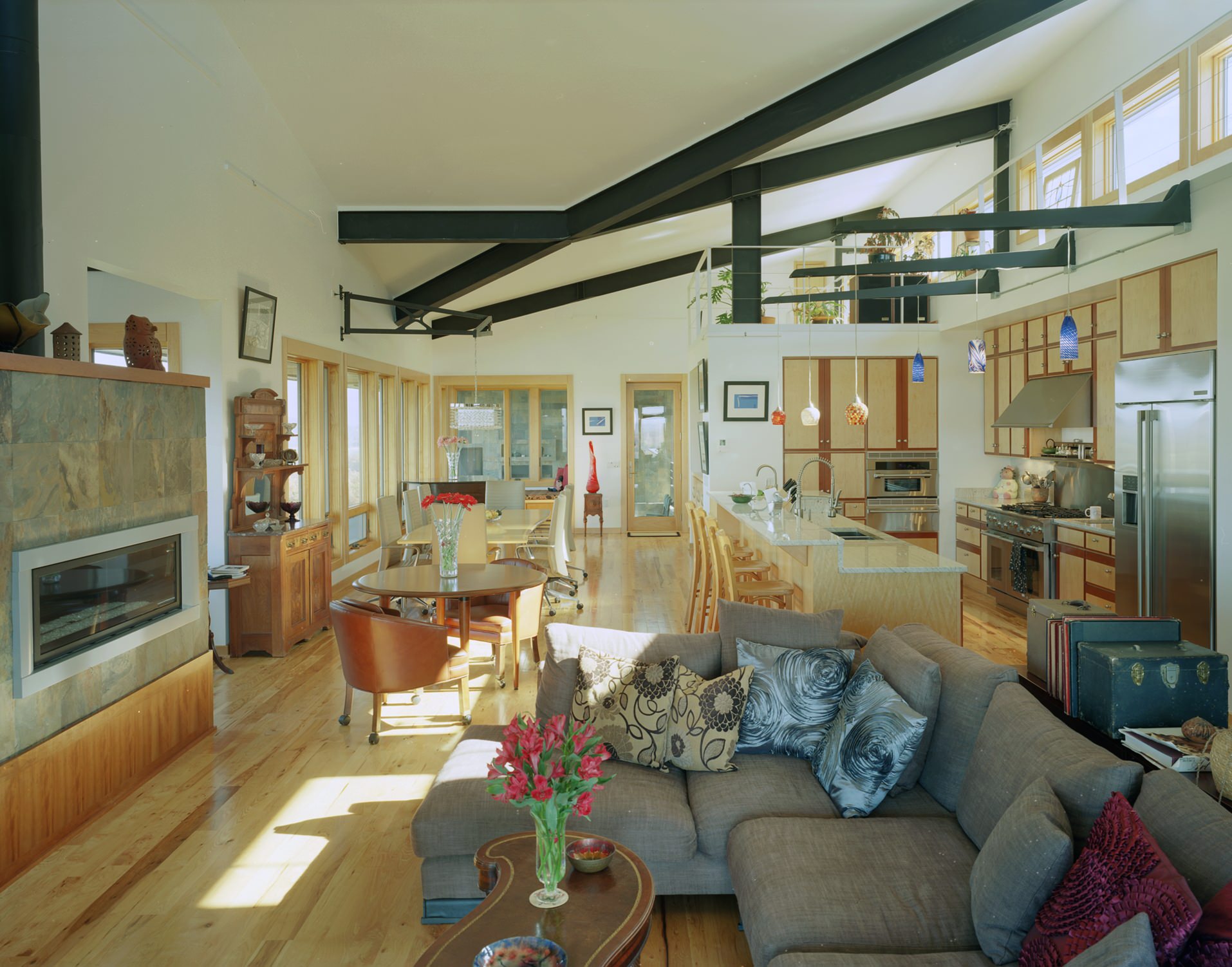 Houzz Tour: A Hillside Home Commands Attention and Views
