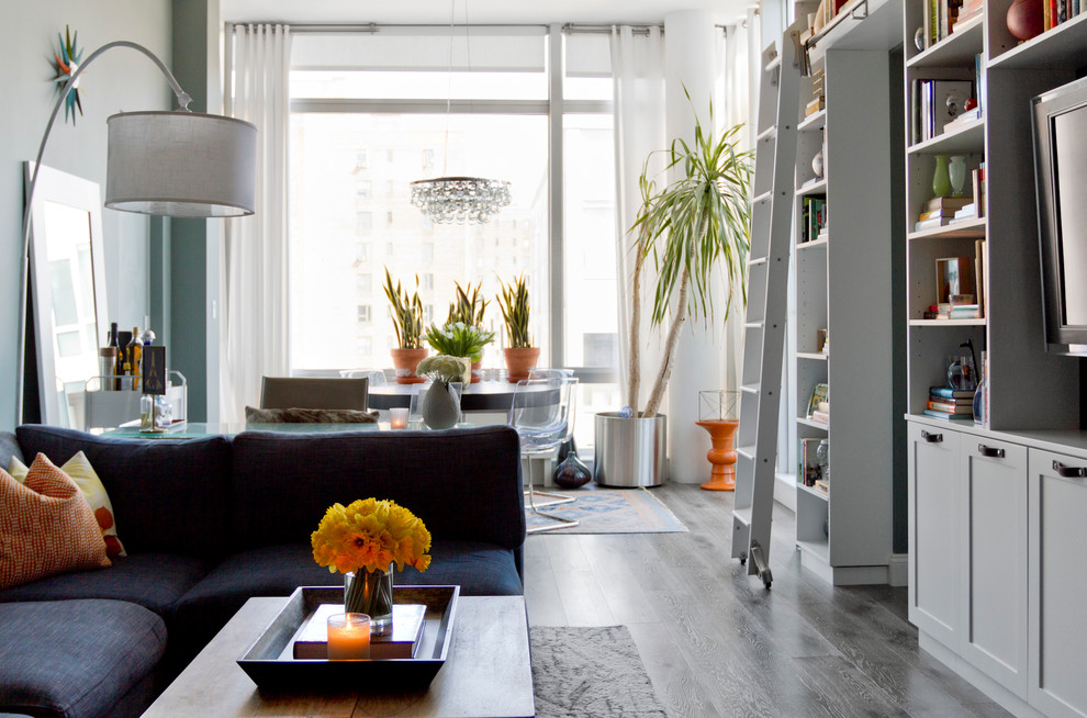 Example of an eclectic living room design in New York