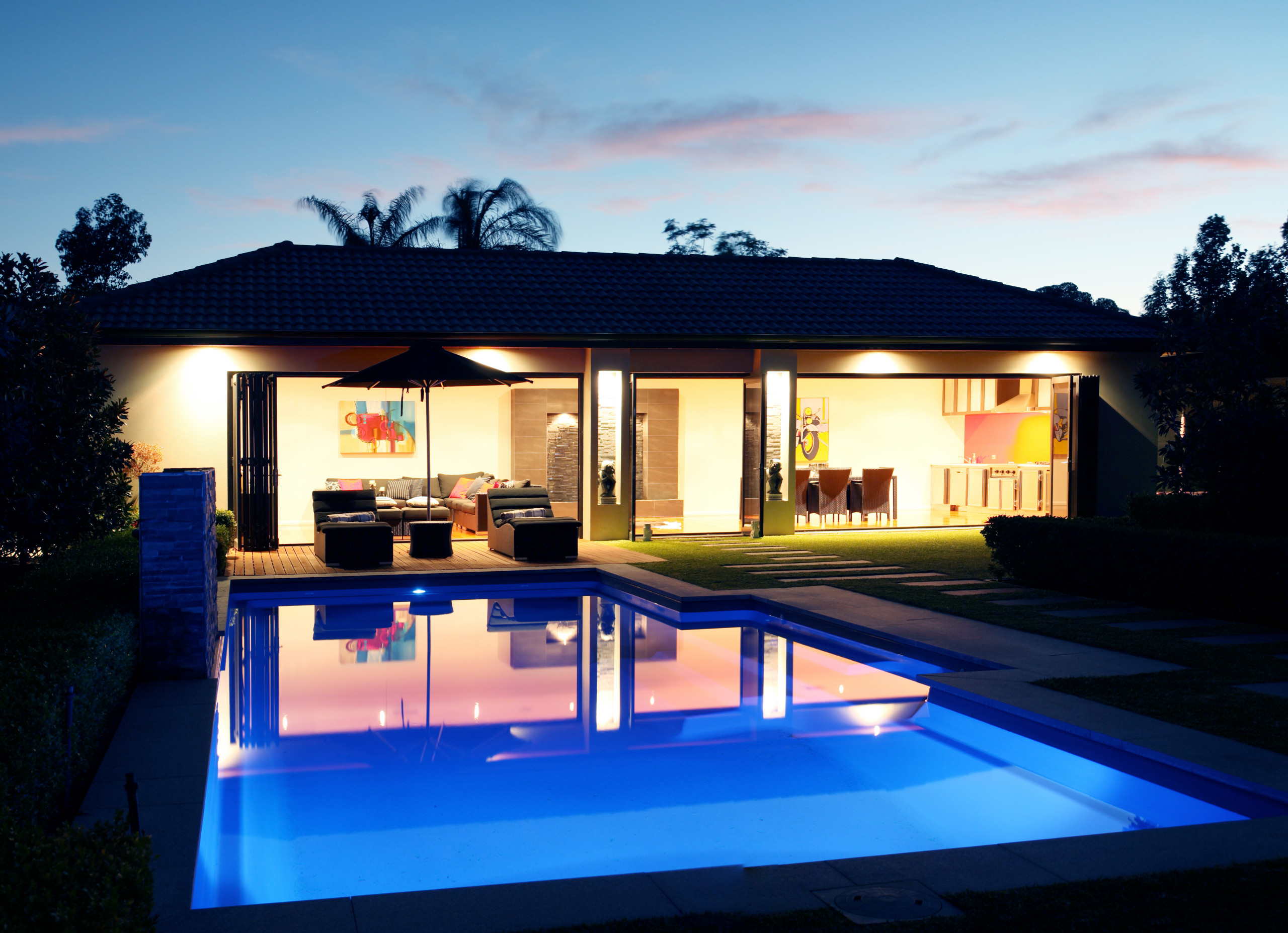 New Single Storey Contemporary Home Outdoor Pool