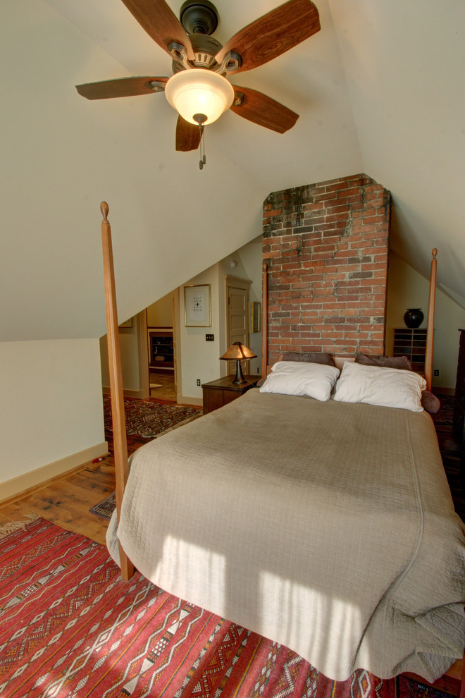 Photo of a traditional bedroom in Columbus.