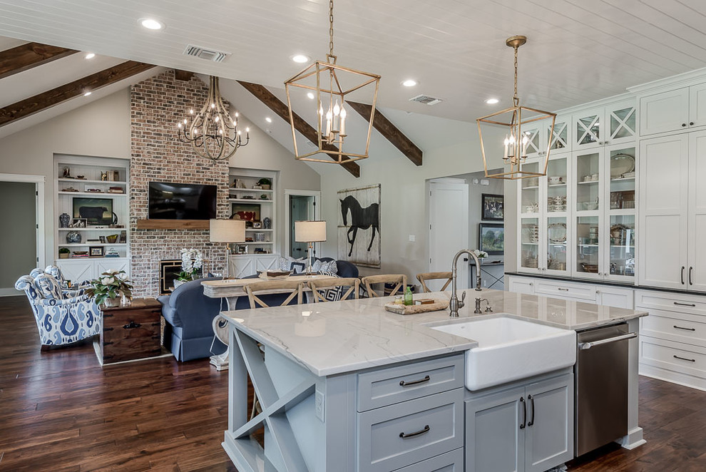 Kitchen - transitional kitchen idea in Austin