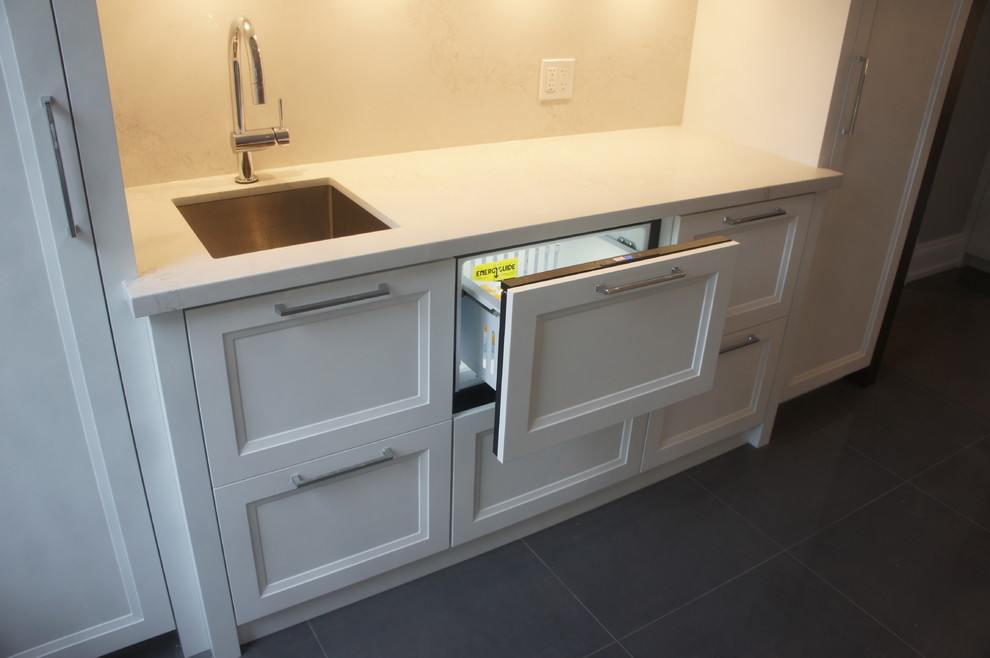 Example of a transitional home design design in Toronto