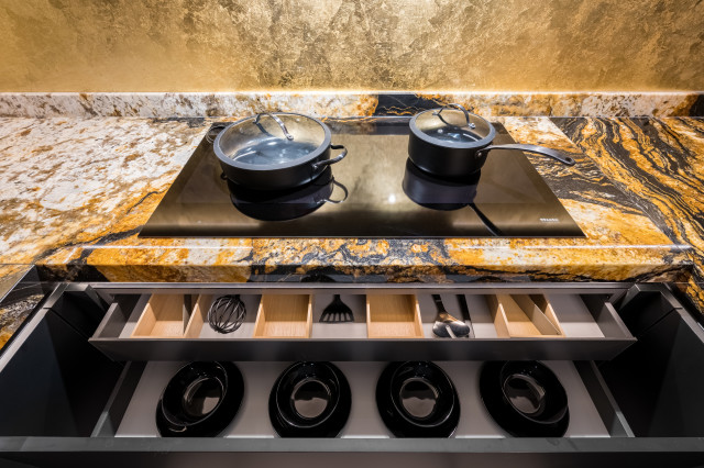 Matt Black & Halifax Pewter Oak Kitchen midcentury-kitchen