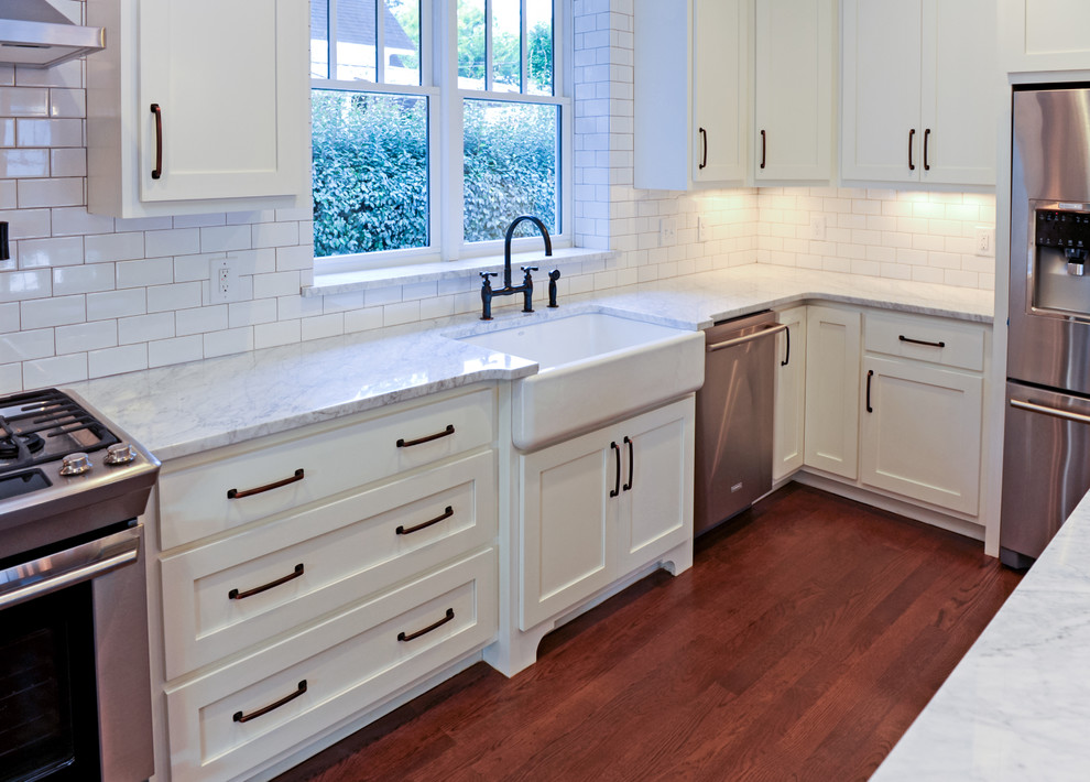 Kitchen - transitional kitchen idea in Atlanta