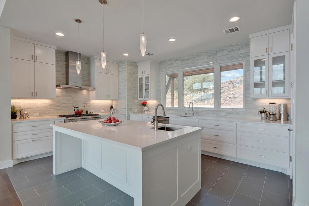 Example of a transitional home design design in Miami