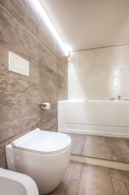 Loft soppalcato a Rimini industrial-badezimmer