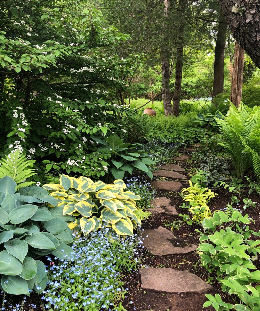 Inspiration for a farmhouse landscaping in Boston.