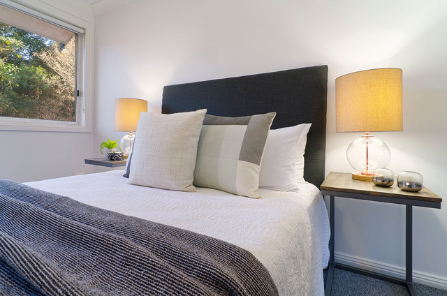 Townhouse Chic contemporary-sovrum