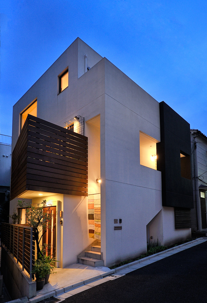 This is an example of a contemporary home design in Tokyo.