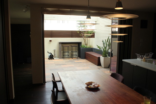 静岡のパティオがある家 retro-patio