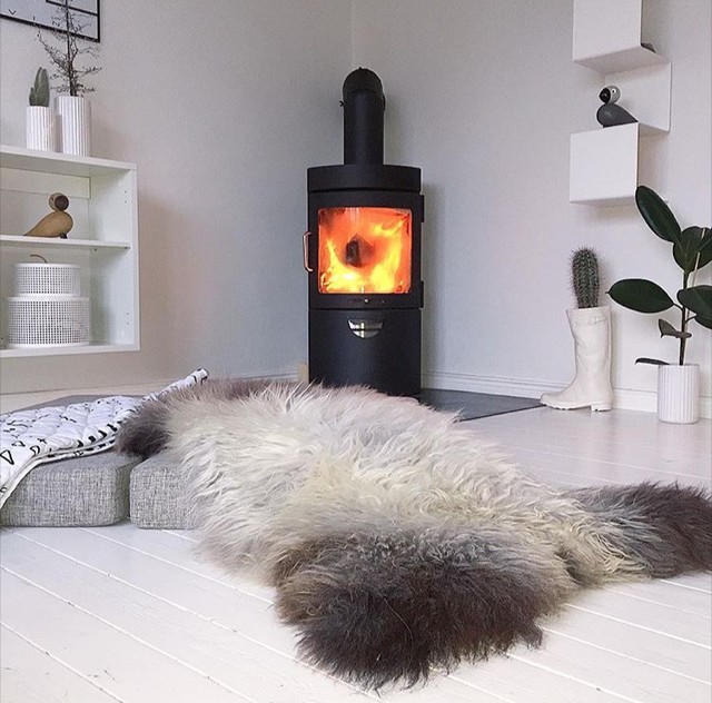 Skind fra Naturskind i milj&oslash; scandinavian-living-room