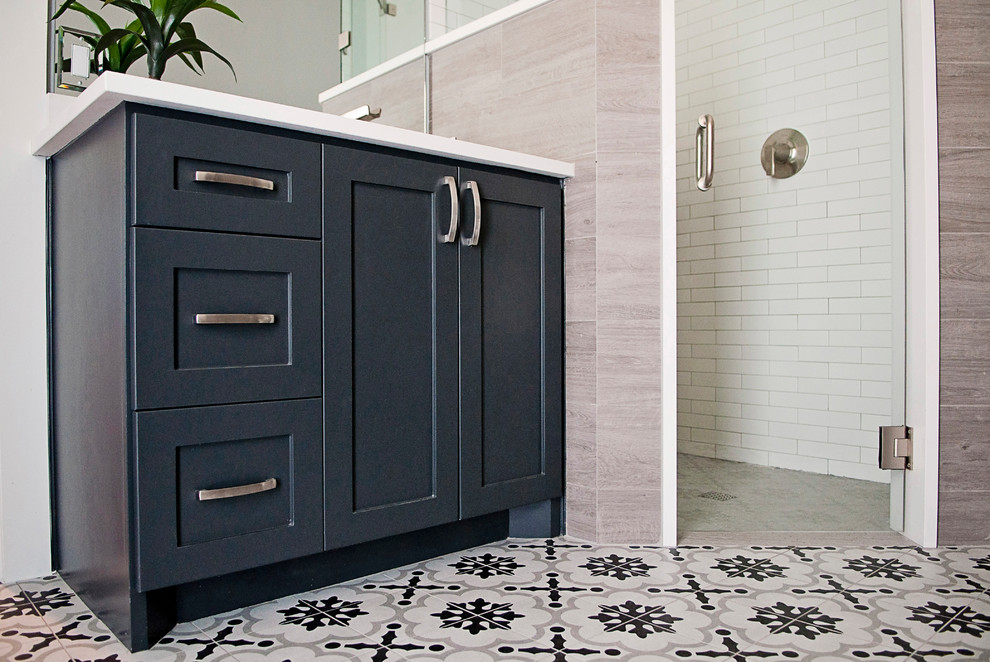 Transitional home design photo in Austin