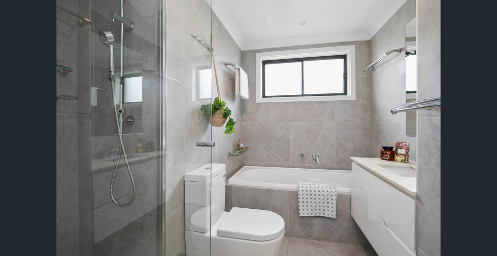 Photo of a contemporary bathroom in Sydney.