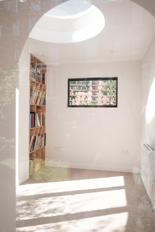 Photo of a small contemporary detached studio in London.