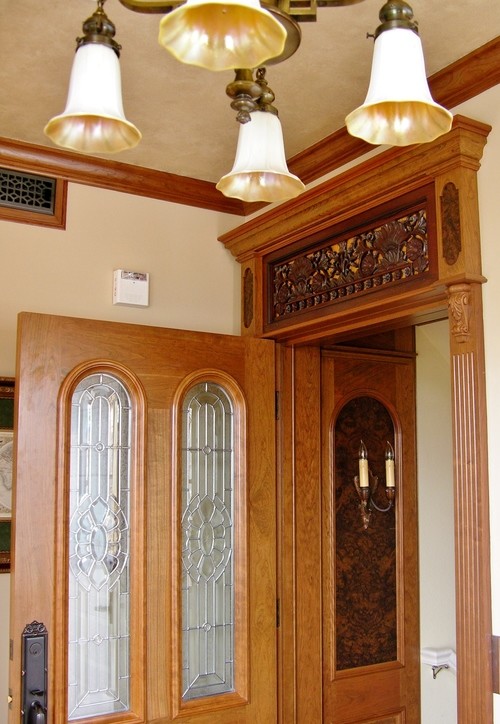Photo of a traditional entryway in Minneapolis.