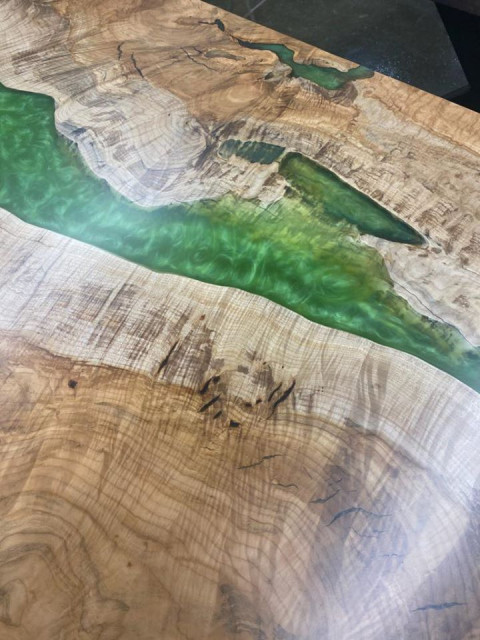 Emerald Spalted Maple Table trendy-spisestue