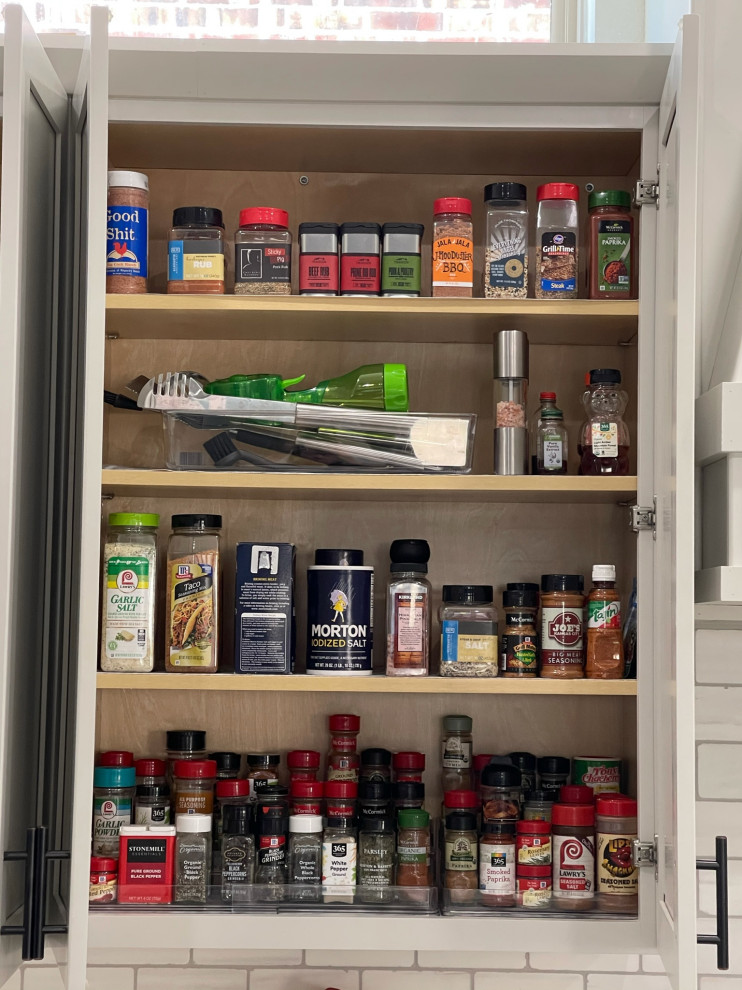 Kitchen - kitchen idea in Dallas
