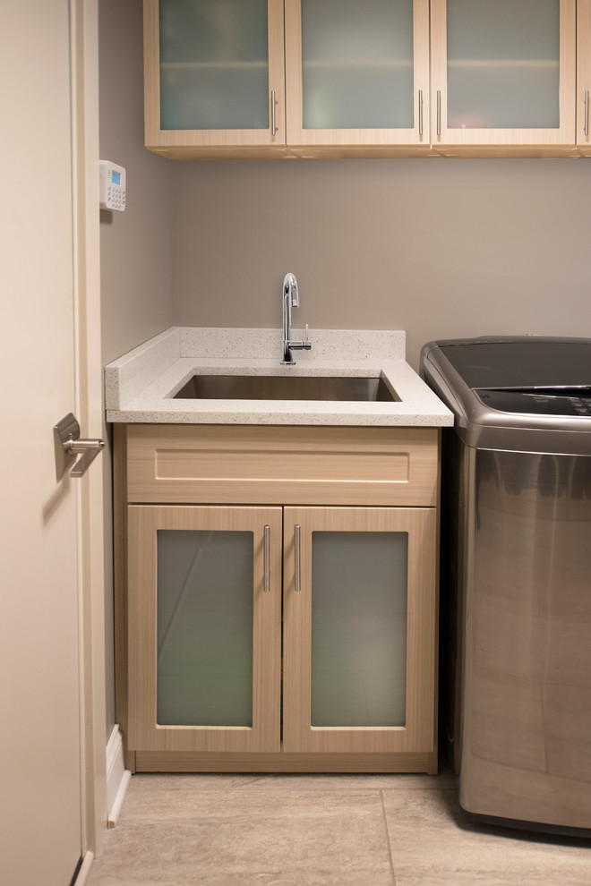 This is an example of a mid-sized modern mudroom in Chicago with grey walls, laminate floors, a single front door, a gray front door and beige floor.