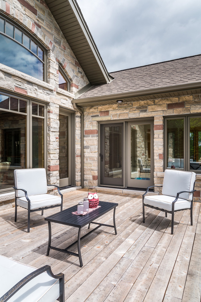 Mountain style deck photo in Toronto