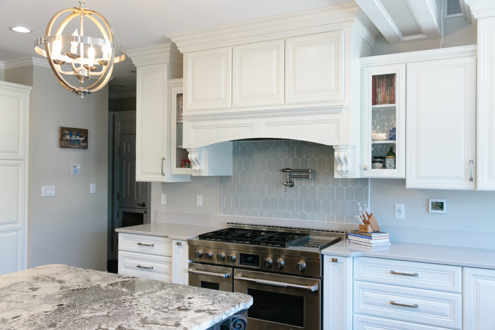 Kitchen - transitional kitchen idea in DC Metro