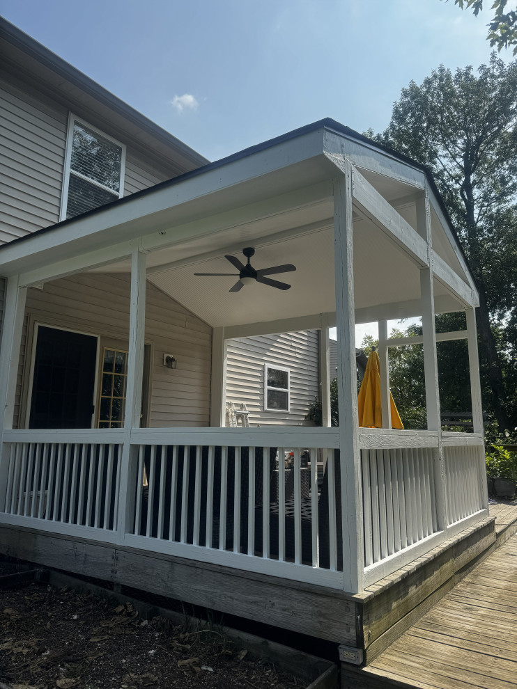 Sweet Briar North Screened in Porch
