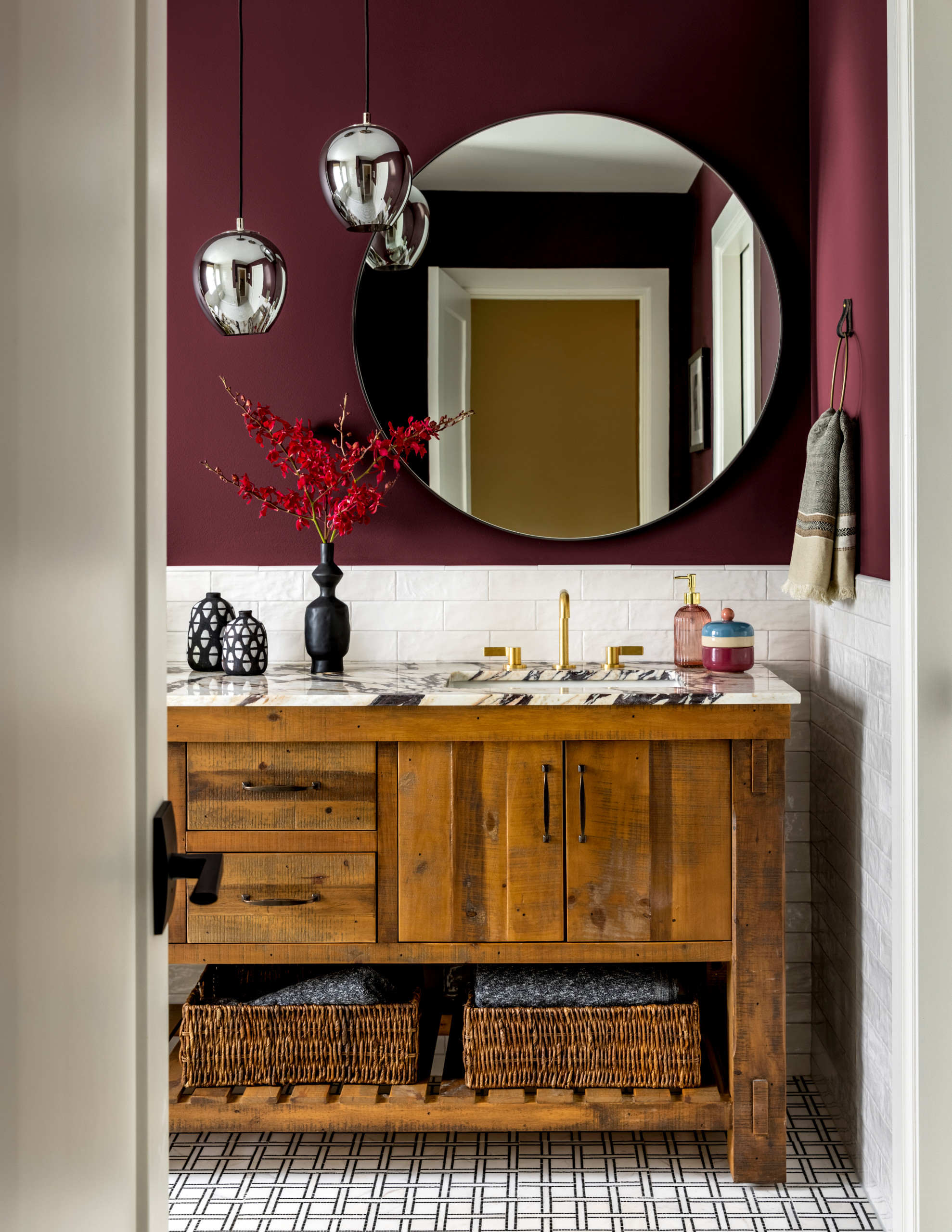 Houzz Tour: 1970s Colonial-Style Home Gets a Fresh Look