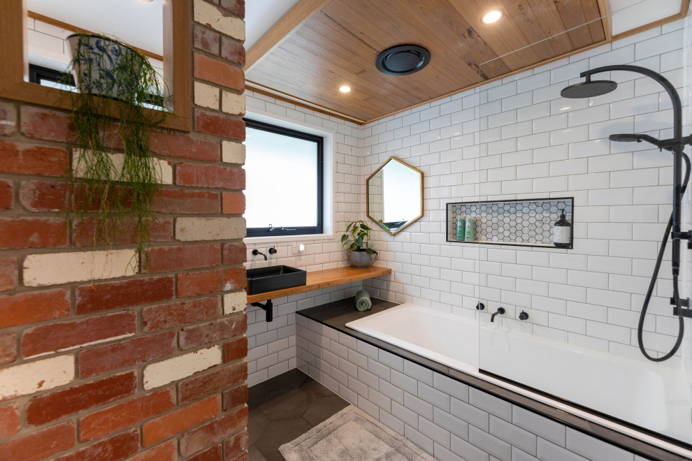 Inspiration for an industrial bathroom in Canberra - Queanbeyan.