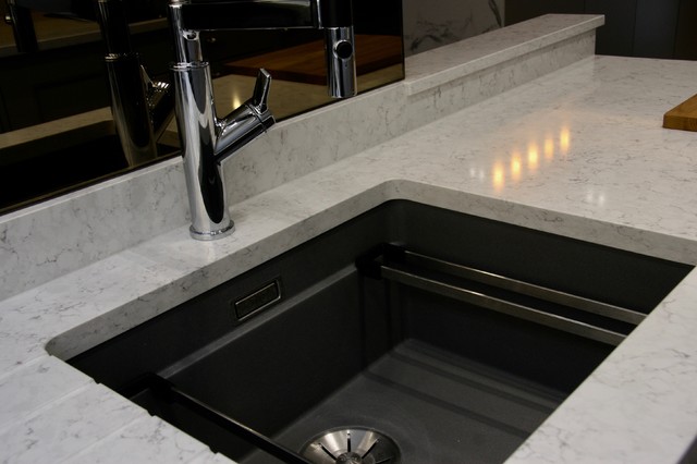 Classic Shaker Style Kitchen in Cashmere & Anthracite Grey traditional-kitchen