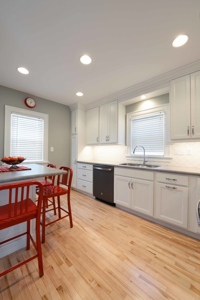Kitchen - transitional kitchen idea