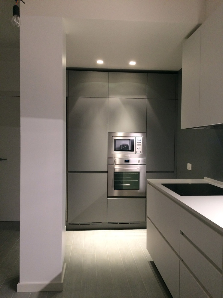 Example of a trendy kitchen design in Bologna