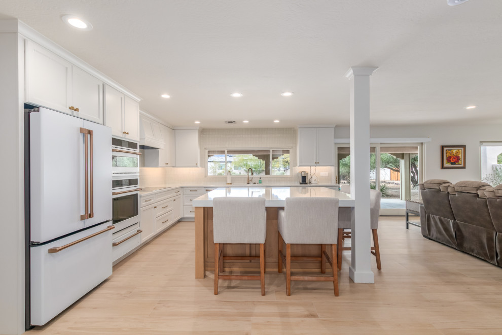 Example of a transitional kitchen design in Phoenix