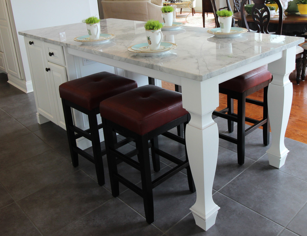 Transitional kitchen photo in Cincinnati