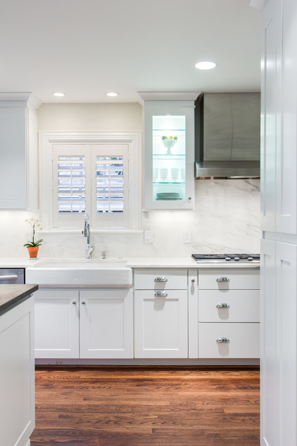 Transitional kitchen photo in Chicago