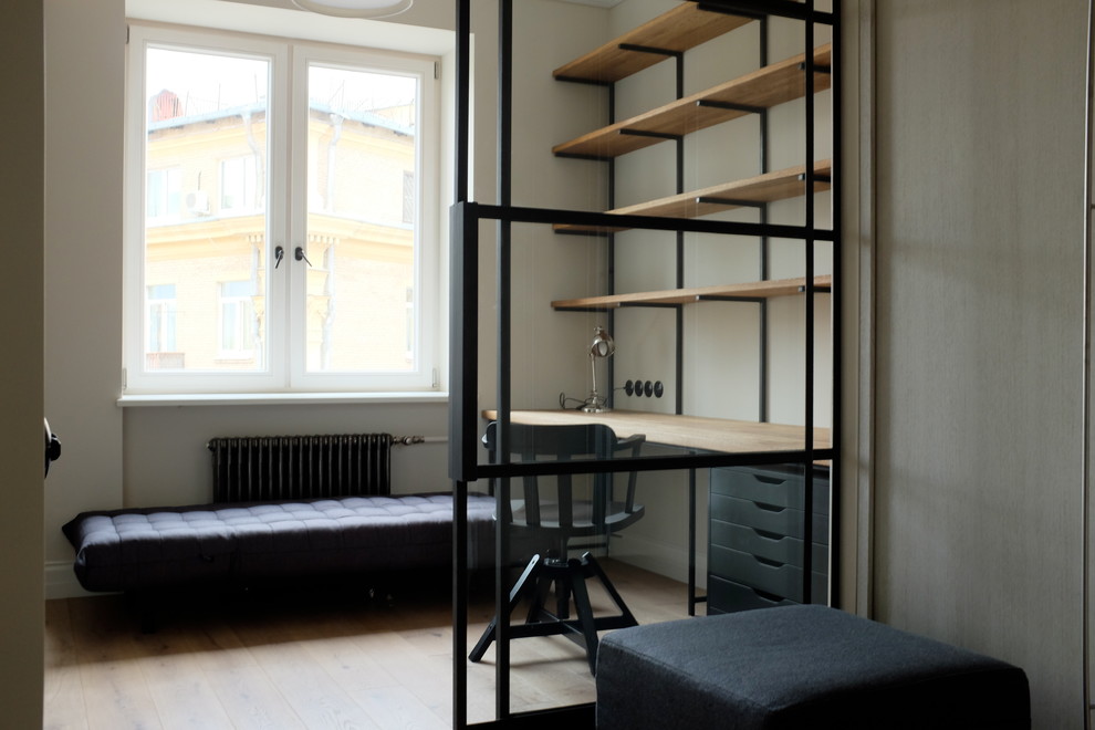 Перегородки из чёрного металла и стекла