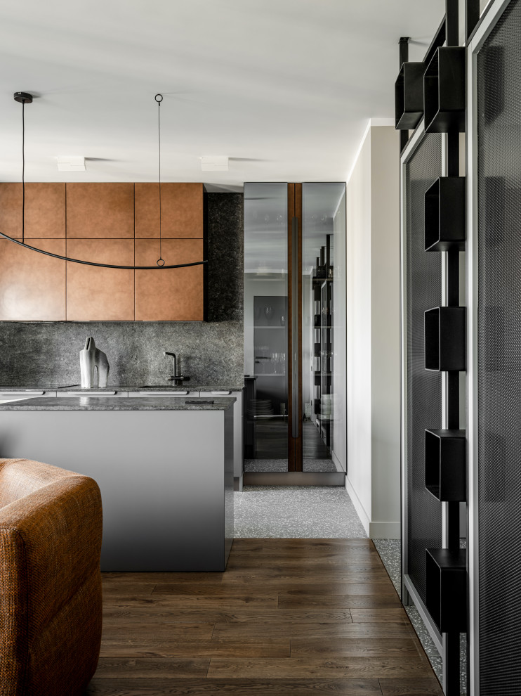 Кухня с фасадами под состаренную медь