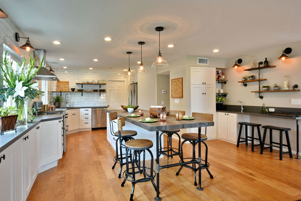 Kitchen - transitional kitchen idea in San Diego